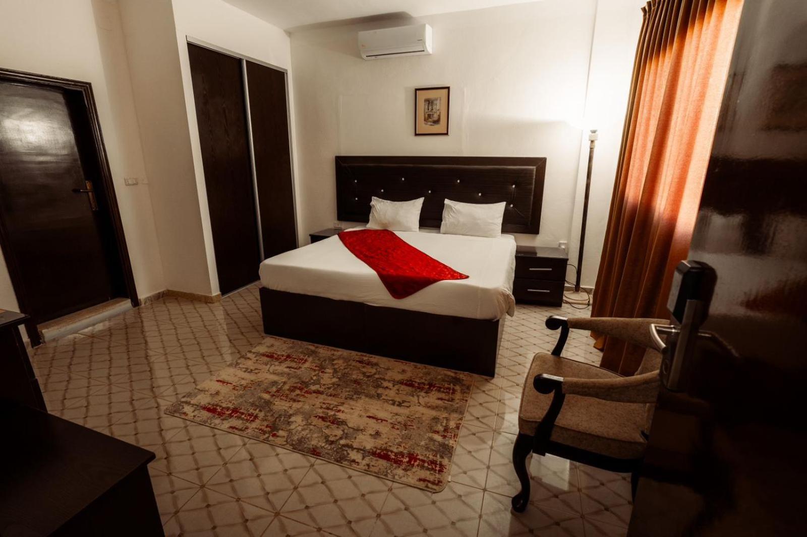 Plaza View Hostel Aţ Ţayyibah Bagian luar foto