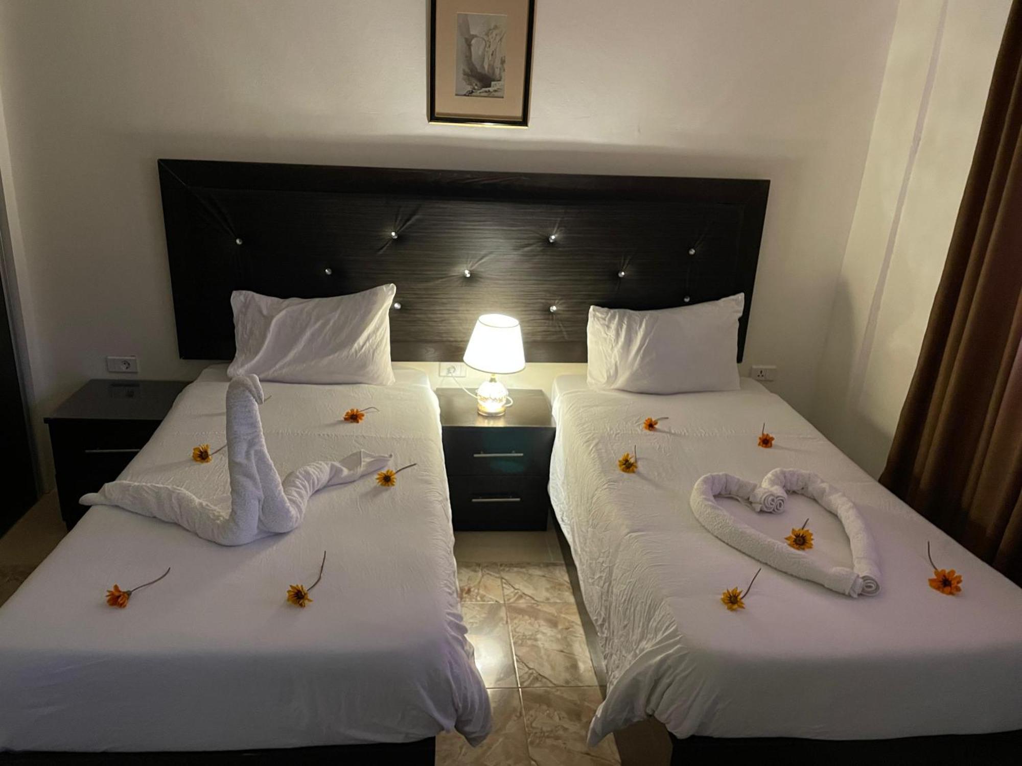 Plaza View Hostel Aţ Ţayyibah Bagian luar foto
