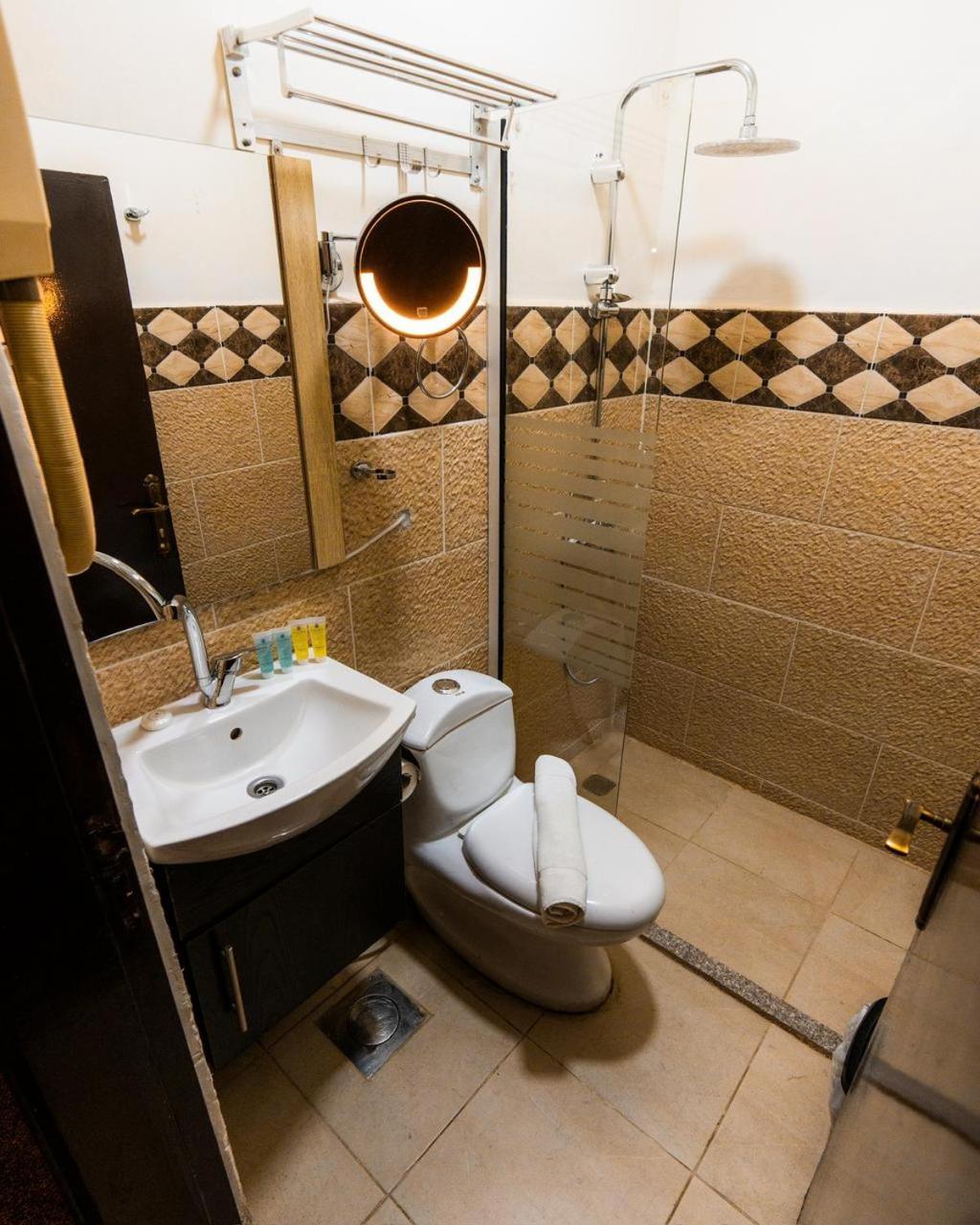 Plaza View Hostel Aţ Ţayyibah Bagian luar foto